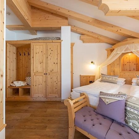 Hotel Des Alpes Soraga Esterno foto