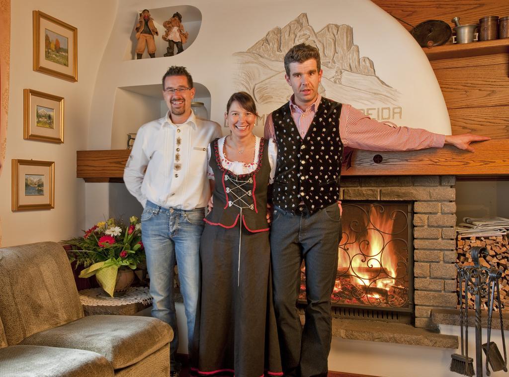 Hotel Des Alpes Soraga Esterno foto