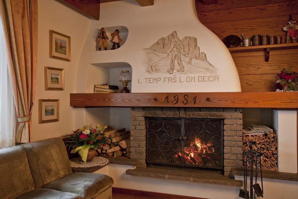 Hotel Des Alpes Soraga Esterno foto