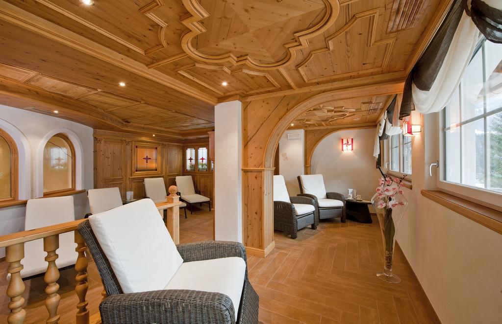 Hotel Des Alpes Soraga Esterno foto