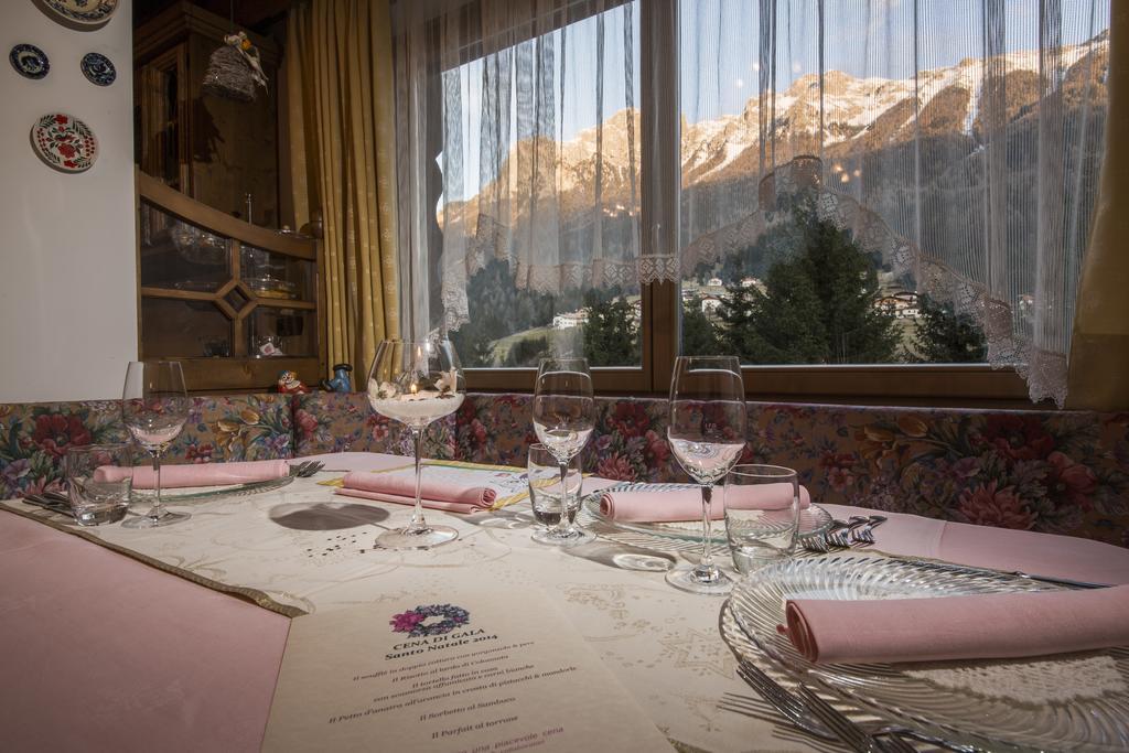 Hotel Des Alpes Soraga Esterno foto