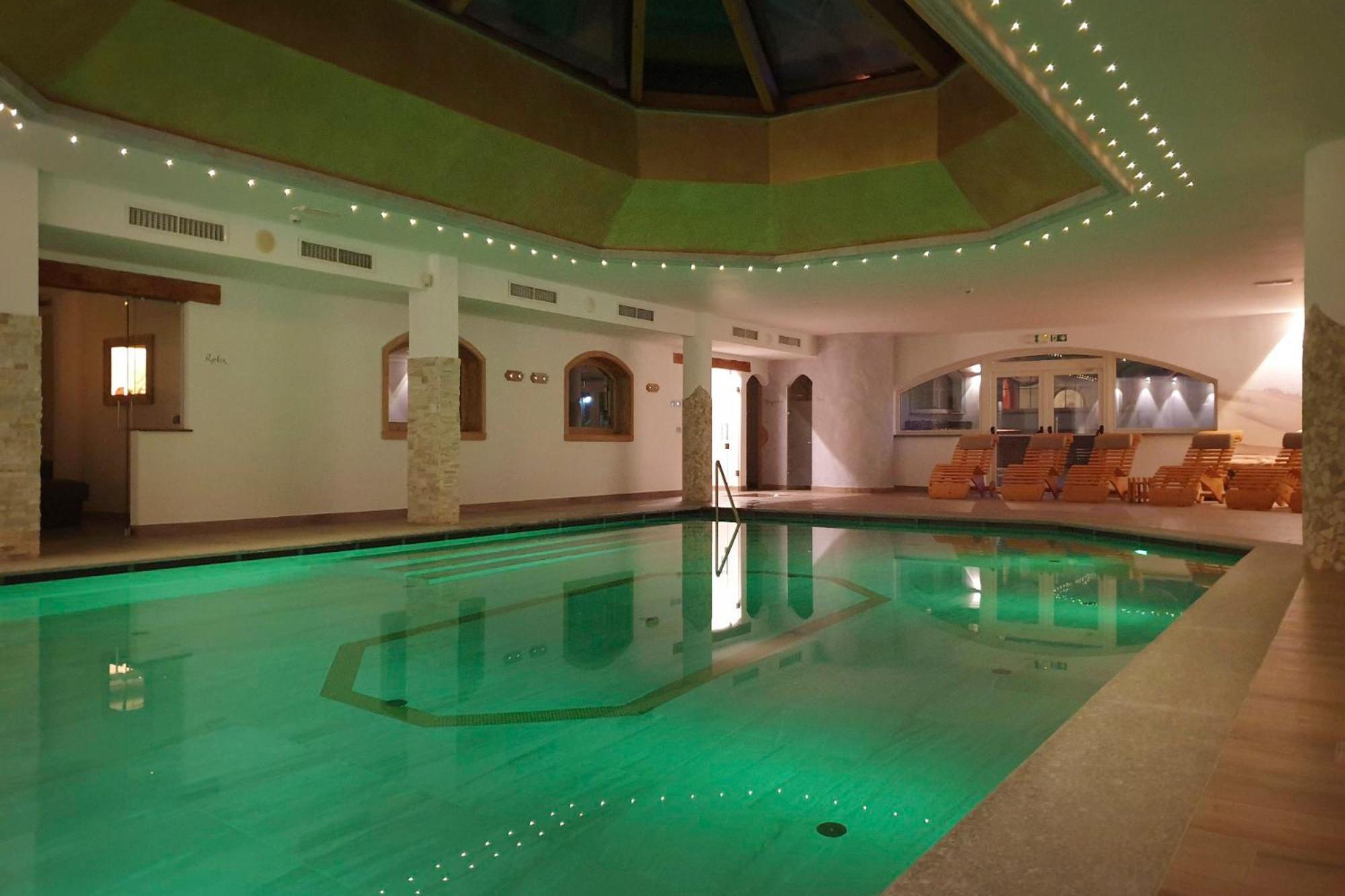Hotel Des Alpes Soraga Esterno foto
