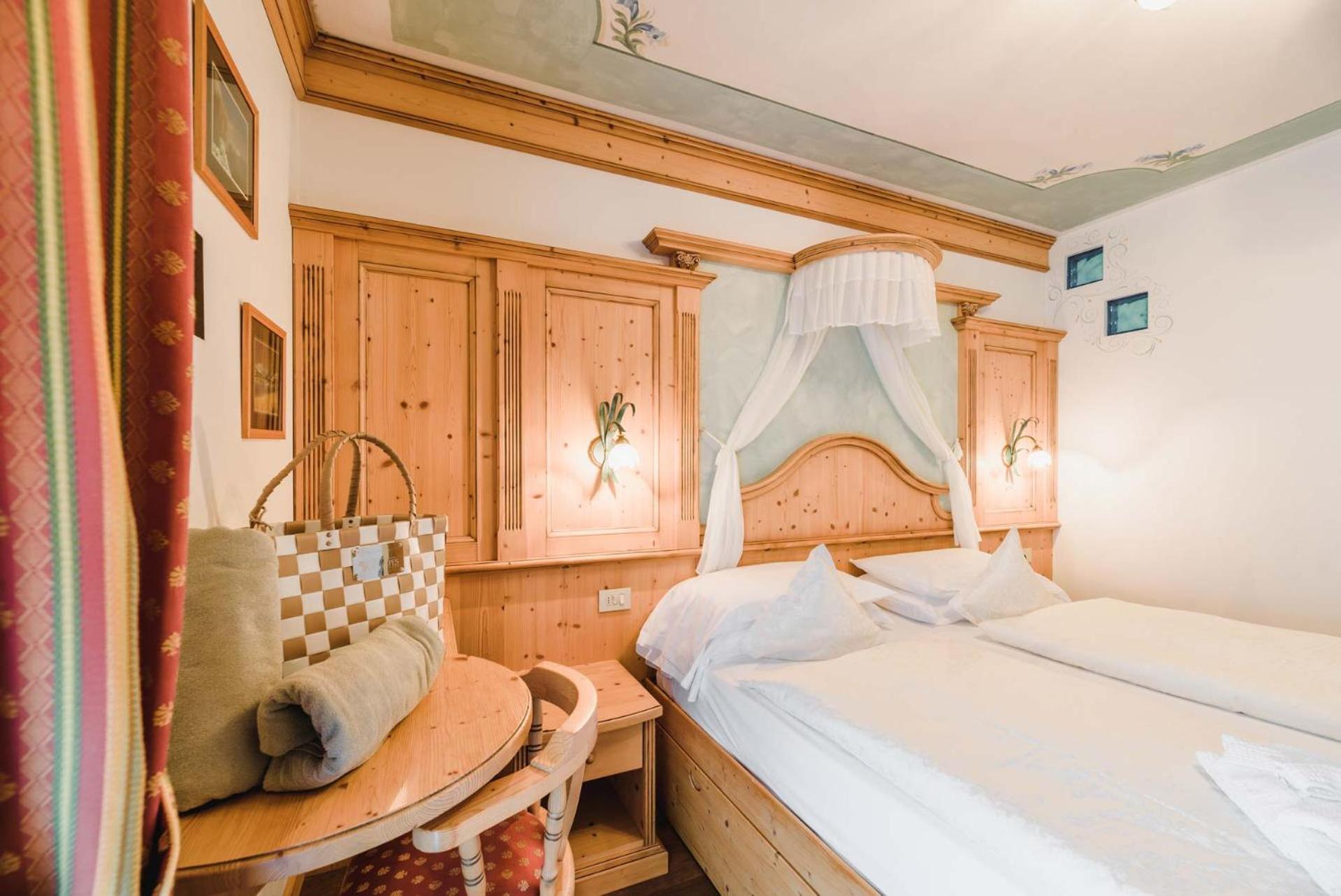 Hotel Des Alpes Soraga Esterno foto