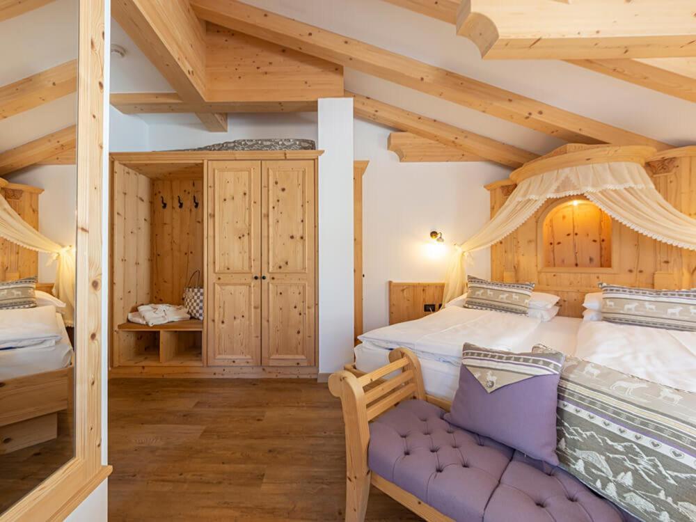 Hotel Des Alpes Soraga Esterno foto