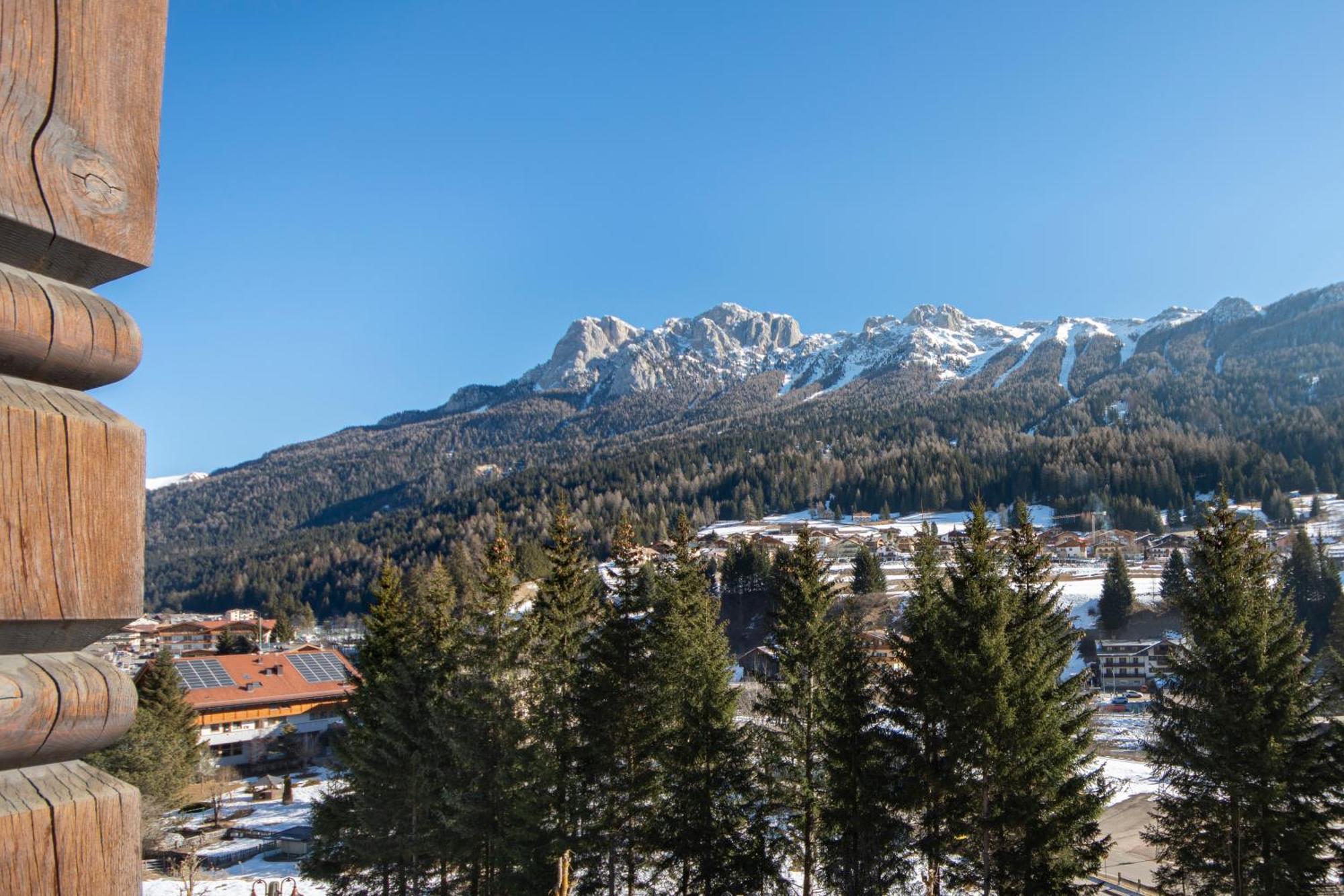 Hotel Des Alpes Soraga Esterno foto
