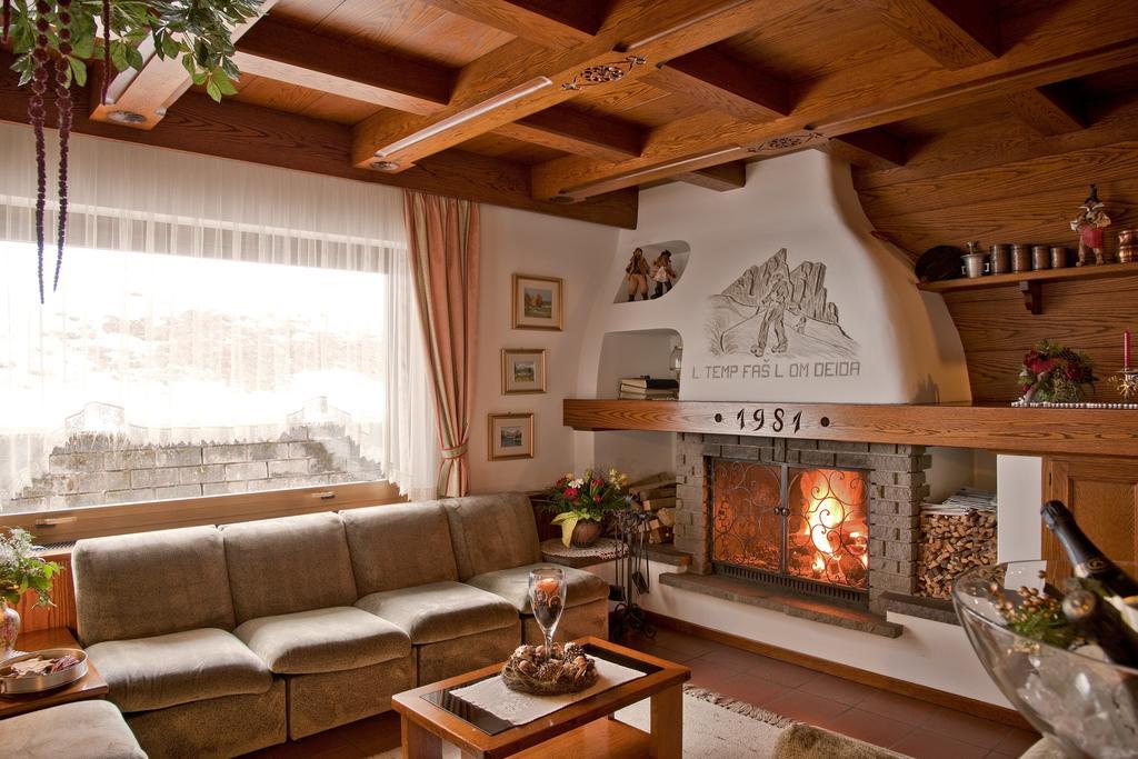 Hotel Des Alpes Soraga Esterno foto