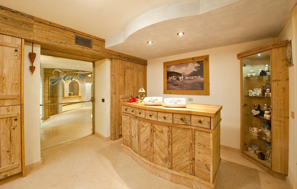 Hotel Des Alpes Soraga Esterno foto